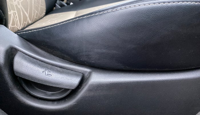 2019 Hyundai Grand i10 SPORTZ 1.2 KAPPA VTVT, Petrol, Manual, 25,143 km, Driver Side Adjustment Panel
