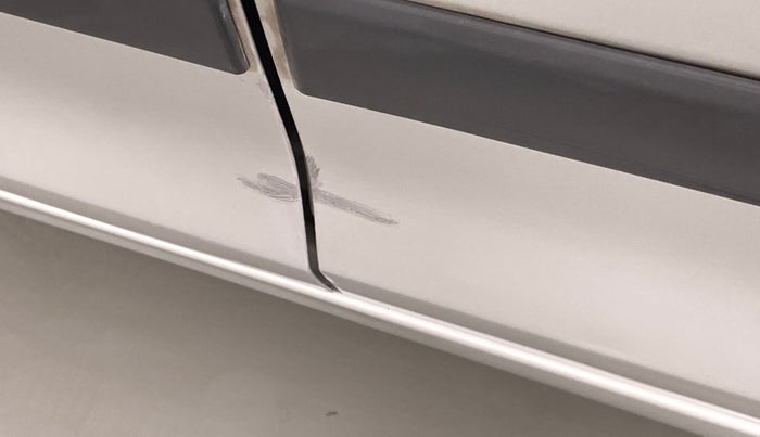 2014 Maruti Swift ZXI D, Petrol, Manual, 88,052 km, Rear left door - Minor scratches