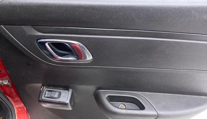 2018 Renault Kwid 1.0 RXT Opt, Petrol, Manual, 29,766 km, Right rear window switch / handle - Minor damage