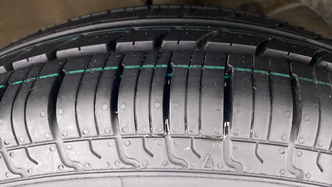 Right Front Tyre Tread