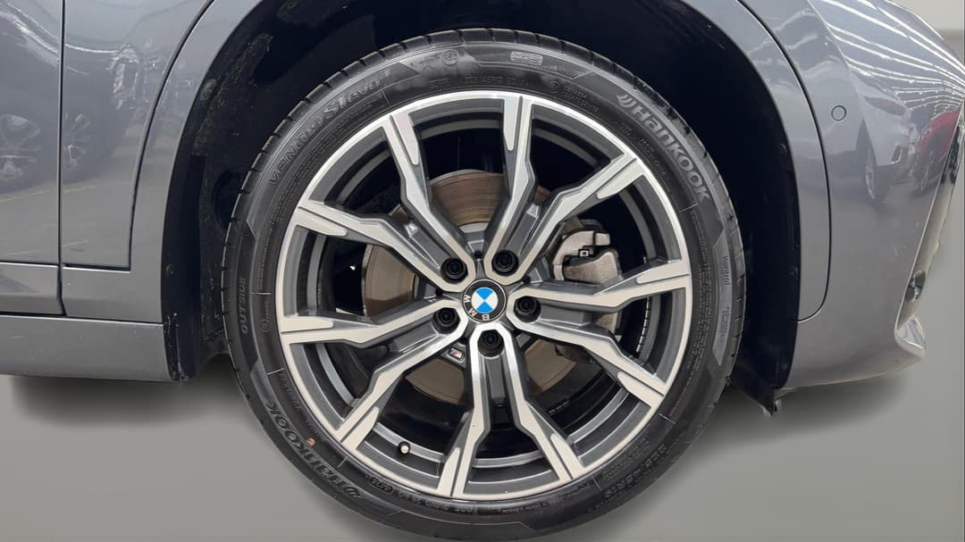 2022 BMW X1 sDrive 20i M Sport, Automatic, 49554 km, Right Front Wheel