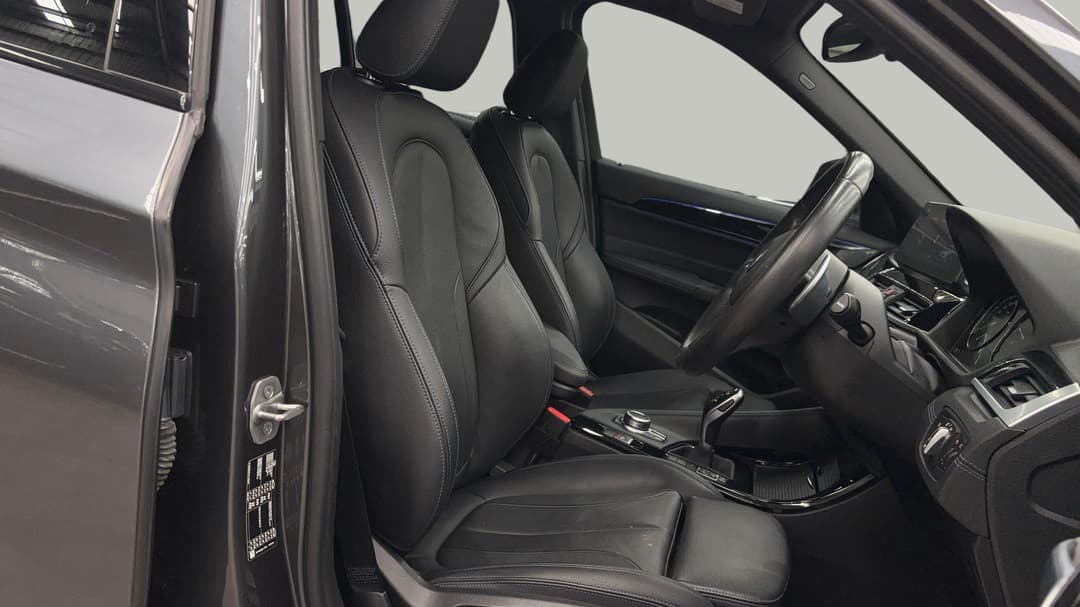 2022 BMW X1 sDrive 20i M Sport, Automatic, 49554 km, Right Side Front Door Cabin View