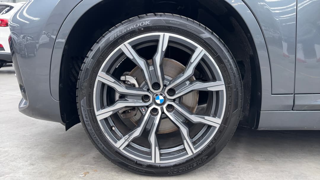 2022 BMW X1 sDrive 20i M Sport, Automatic, 49554 km, Left Front Wheel