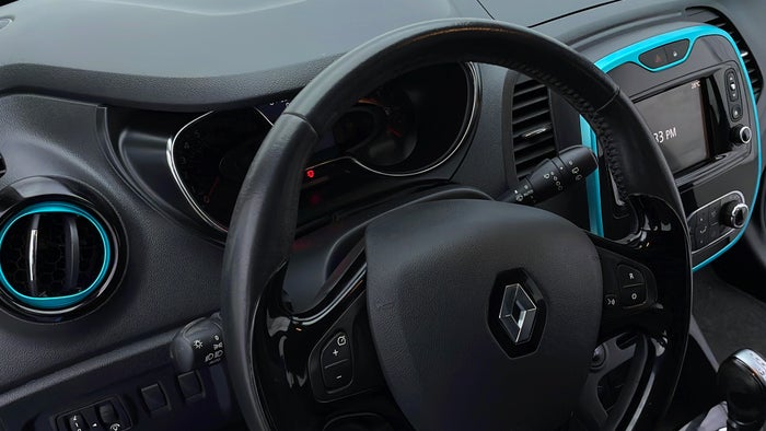 RENAULT CAPTUR-Steering Wheel Trim Faded