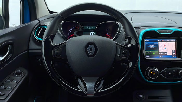 RENAULT CAPTUR-Steering Wheel Close-up