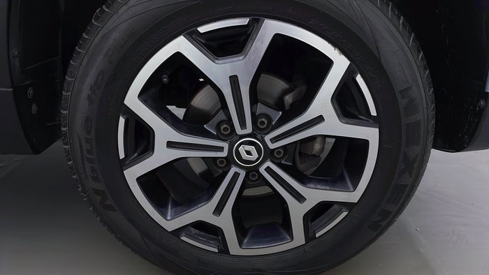 RENAULT DUSTER-Alloy Wheel RHS Front Scratch