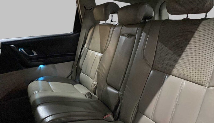 2015 Mahindra XUV500 W10 FWD, Diesel, Manual, 96,796 km, Right Side Rear Door Cabin