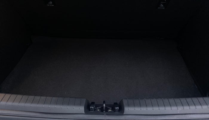 2019 Hyundai Elite i20 ASTA 1.2 (O), Petrol, Manual, 18,490 km, Boot Inside
