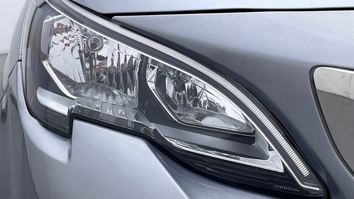 PEUGEOT 3008-Head Light RHS Scratch
