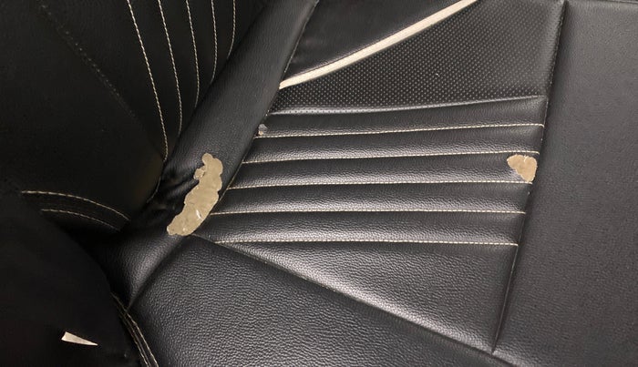 2018 Maruti Swift VXI D, Petrol, Manual, 28,547 km, Second-row right seat - Cover slightly torn
