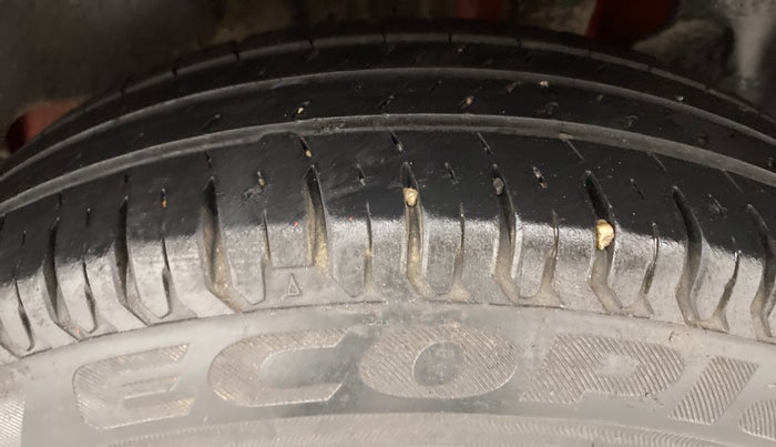 2018 Maruti Swift VXI D, Petrol, Manual, 28,547 km, Left Rear Tyre Tread