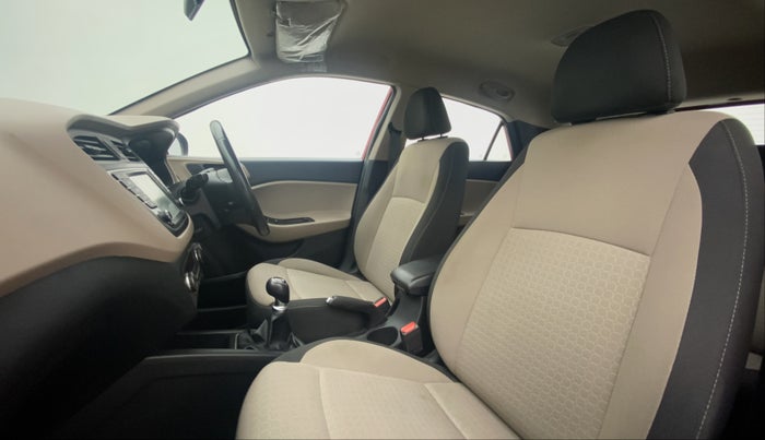 2016 Hyundai Elite i20 ASTA 1.2 (O), Petrol, Manual, 28,026 km, Right Side Front Door Cabin