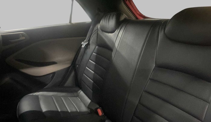 2015 Hyundai Elite i20 SPORTZ (O) 1.4, Diesel, Manual, 98,801 km, Right Side Rear Door Cabin