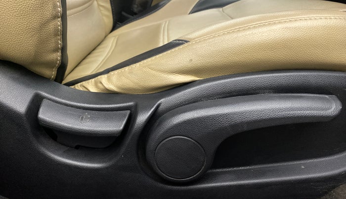 2017 Hyundai Elite i20 SPORTZ 1.2, Petrol, Manual, 90,390 km, Driver Side Adjustment Panel