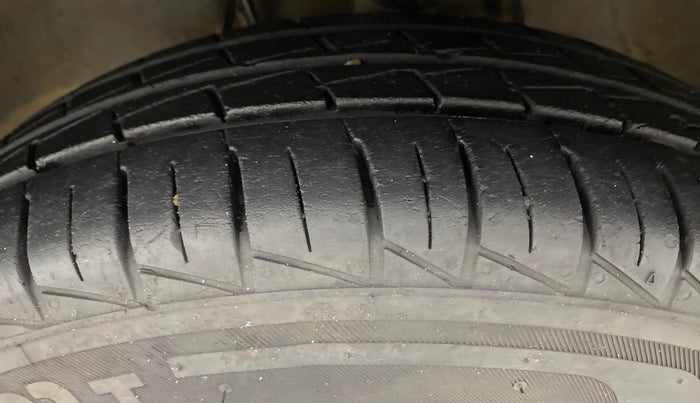 2021 Maruti Alto VXI, Petrol, Manual, 10,716 km, Left Front Tyre Tread