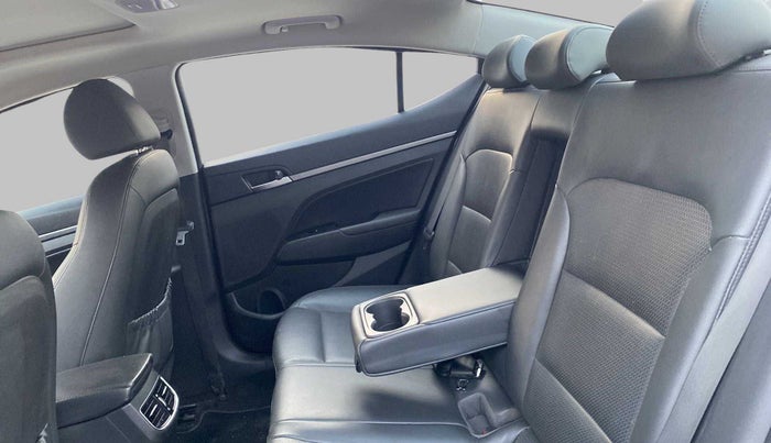 2017 Hyundai New Elantra 1.6 SX AT O, Diesel, Automatic, 47,713 km, Right Side Rear Door Cabin