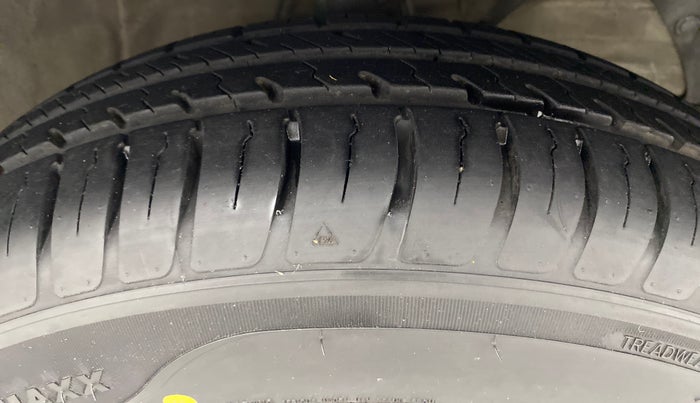 2019 Maruti Dzire VXI, Petrol, Manual, 30,726 km, Right Front Tyre Tread