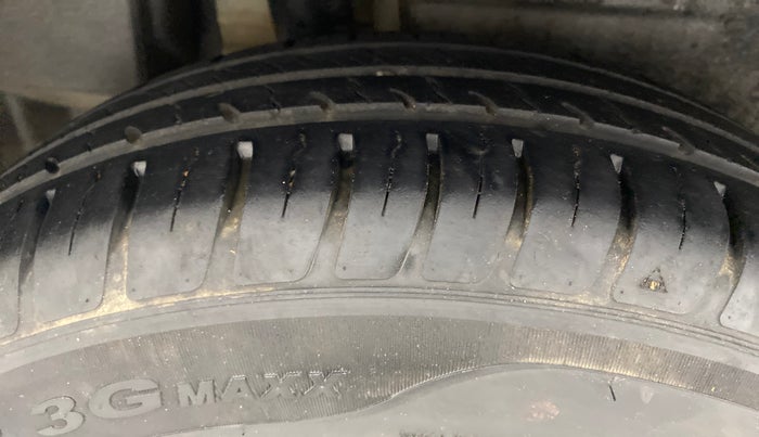 2019 Maruti Dzire VXI, Petrol, Manual, 30,726 km, Right Rear Tyre Tread