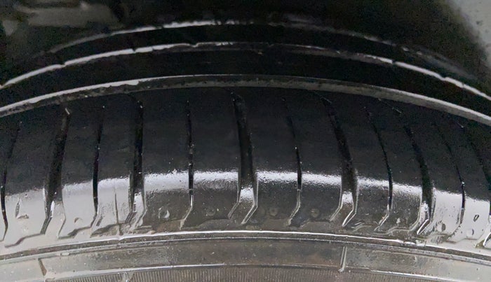 2015 Maruti Ertiga VXI CNG, CNG, Manual, 73,309 km, Right Front Tyre Tread