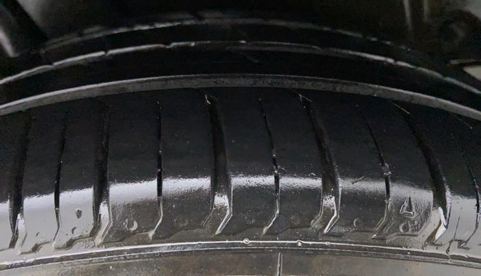 2015 Maruti Ertiga VXI CNG, CNG, Manual, 73,309 km, Left Front Tyre Tread
