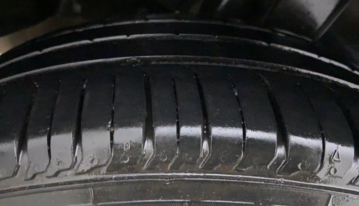 2015 Maruti Ertiga VXI CNG, CNG, Manual, 73,309 km, Right Rear Tyre Tread