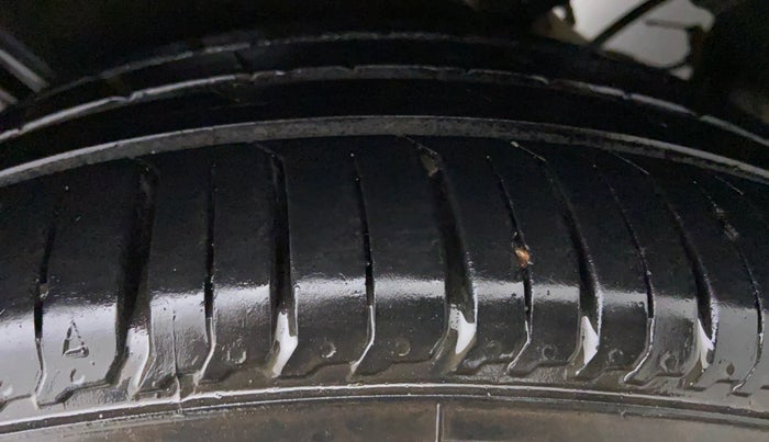 2015 Maruti Ertiga VXI CNG, CNG, Manual, 73,309 km, Left Rear Tyre Tread