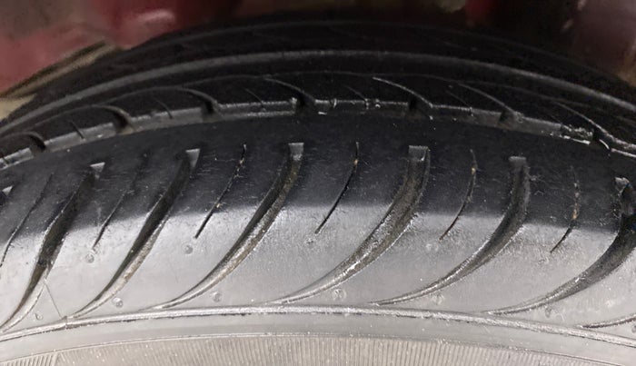 2017 Hyundai Eon ERA PLUS, Petrol, Manual, 60,289 km, Left Rear Tyre Tread