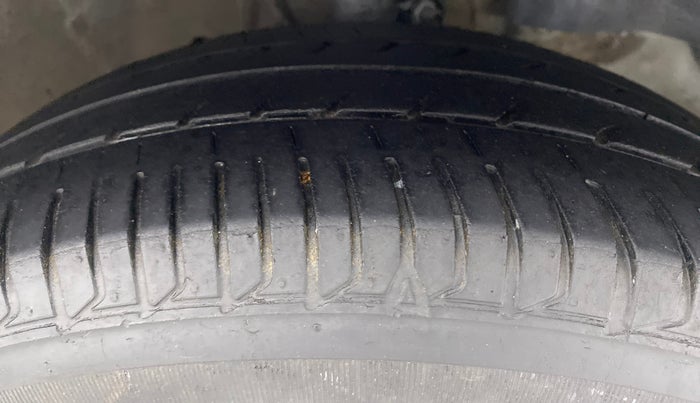 2016 Honda City E MT DIESEL, Diesel, Manual, 82,307 km, Right Front Tyre Tread