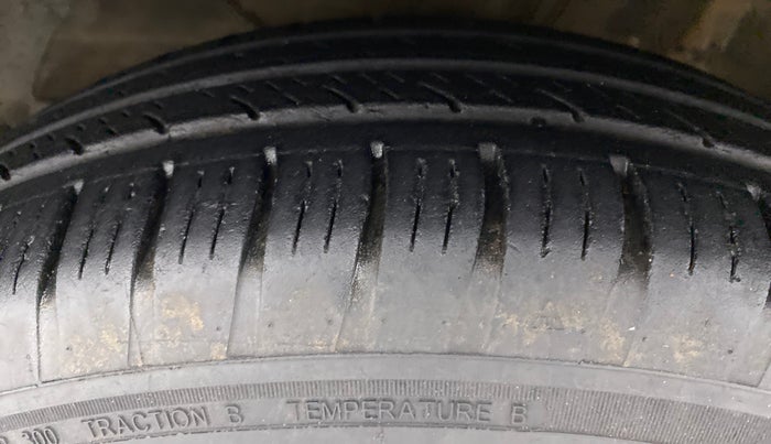 2019 Maruti Swift VXI, Petrol, Manual, 41,174 km, Left Front Tyre Tread
