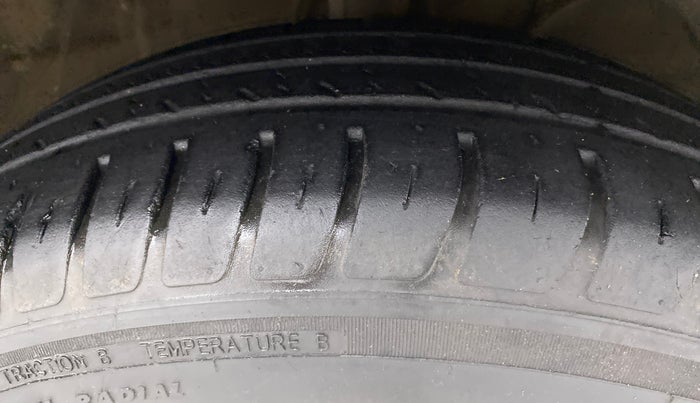 2019 Maruti Swift VXI, Petrol, Manual, 41,174 km, Right Front Tyre Tread