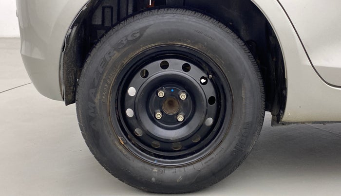 2014 Maruti Swift VXI D, Petrol, Manual, 28,379 km, Right Rear Wheel