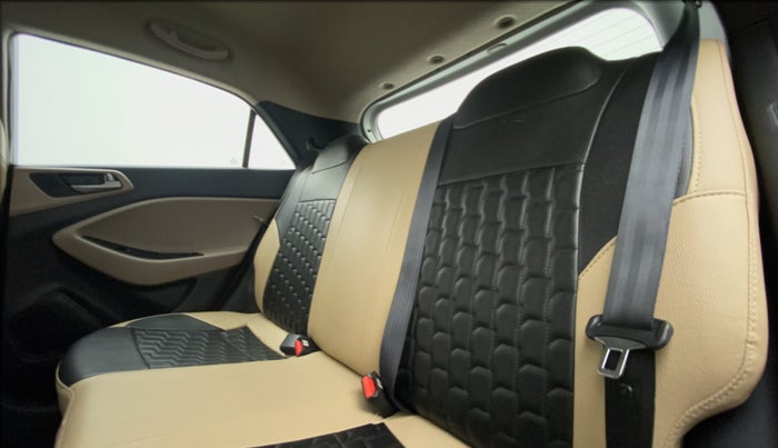 2018 Hyundai Elite i20 ASTA 1.2, Petrol, Manual, 28,024 km, Right Side Rear Door Cabin