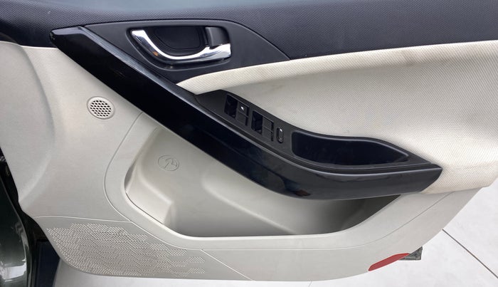 2021 Tata NEXON XZ+ 1.2, Petrol, Manual, 18,646 km, Driver Side Door Panels Control