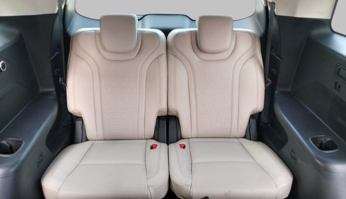 2021 Mahindra XUV700 AX 7 P MT 7 STR, Petrol, Manual, 22,033 km, Third Seat Row ( optional )