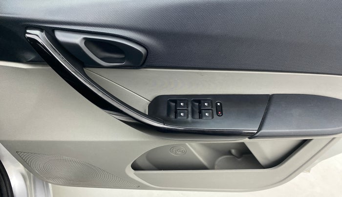 2017 Tata Tiago XT 1.2 REVOTRON, Petrol, Manual, 63,277 km, Driver Side Door Panels Control