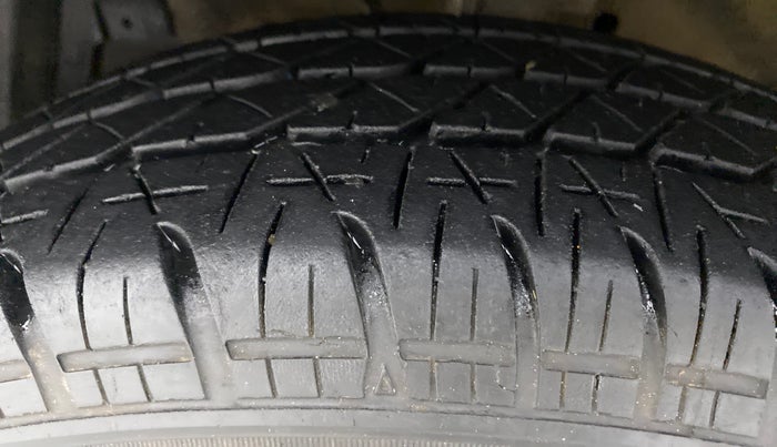 2017 Maruti Swift VXI OPT, Petrol, Manual, 40,076 km, Left Front Tyre Tread
