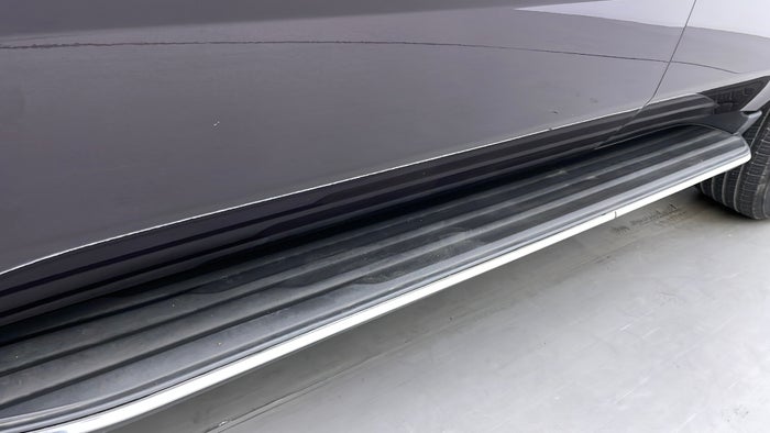 GMC YUKON-Running Board LHS Scratch