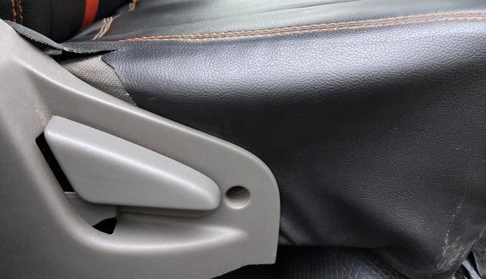 2015 Datsun Go Plus T, Petrol, Manual, 73,717 km, Driver Side Adjustment Panel