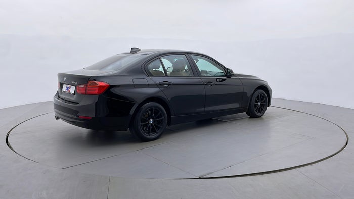 BMW 320I-Right Back Diagonal (45- Degree) View