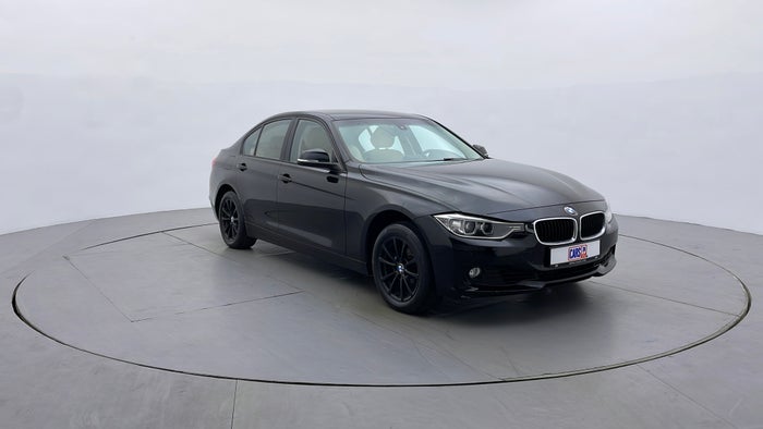 BMW 320I-Right Front Diagonal (45- Degree) View