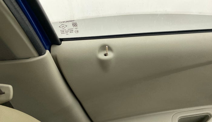 2017 Datsun Go T, Petrol, Manual, 21,939 km, Lock system - Door lock knob has minor damage