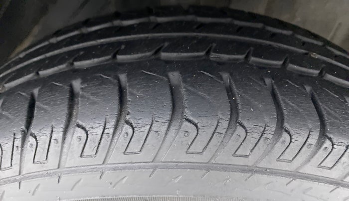 2017 Datsun Go T, Petrol, Manual, 21,939 km, Right Front Tyre Tread