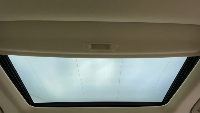 TOYOTA LAND CRUISER-Interior Sunroof/Moonroof