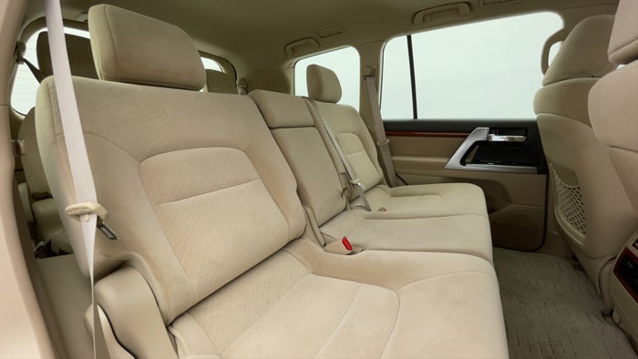 TOYOTA LAND CRUISER-Right Side Door Cabin View