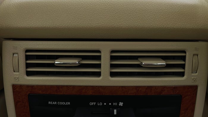 TOYOTA LAND CRUISER-Rear AC Vents