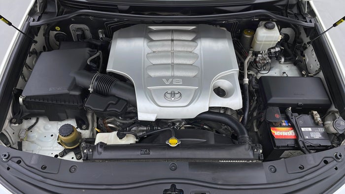 TOYOTA LAND CRUISER-Engine Bonet View