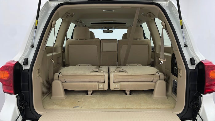 TOYOTA LAND CRUISER-Boot Inside View