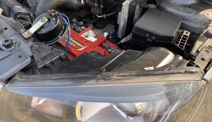 2019 Maruti Vitara Brezza ZDI AMT, Diesel, Automatic, 90,225 km, Left headlight - Clamp has minor damage