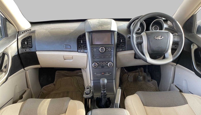 2016 Mahindra XUV500 W6 4X2, Diesel, Manual, 60,390 km, Dashboard