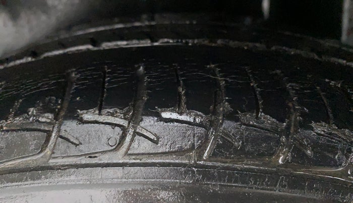 2016 Maruti Ciaz VXI, Petrol, Manual, 51,279 km, Left Rear Tyre Tread